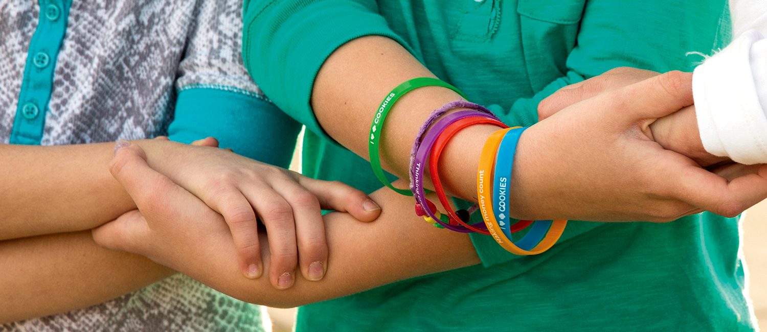  Give a Girl Scout welcome with an investiture ceremony. 